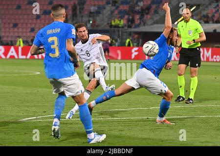 Bologne, Italien. 04th June, 2022. goalchance Leon GORETZKA (GER), action, shot, soccer UEFA Nations League, group phase 1.matchday Italy (ITA) - Germany (GER) 1-1, on June 4th, 2022, Renato Dall `Ara Stadium Bologna Credit: dpa/Alamy Live News Stock Photo